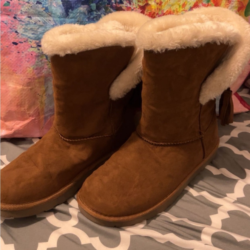 Arizona Jean Company Tan Shearling Boots
